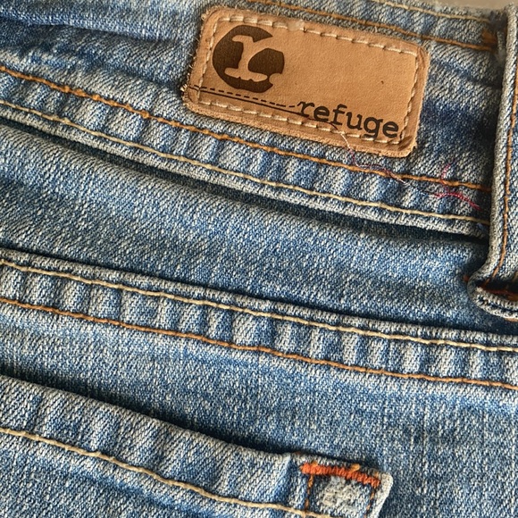 💙 REFUGE Jean Shorts 💙 - Picture 2 of 5